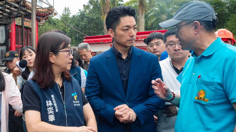 作家揭蔣萬安昂貴西裝下真面目：無能又貪