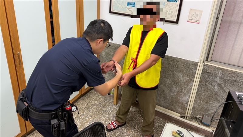 警消及時到場救援,未釀成傷亡,隨後逮捕涉案的陳男。(圖/翻攝畫面)