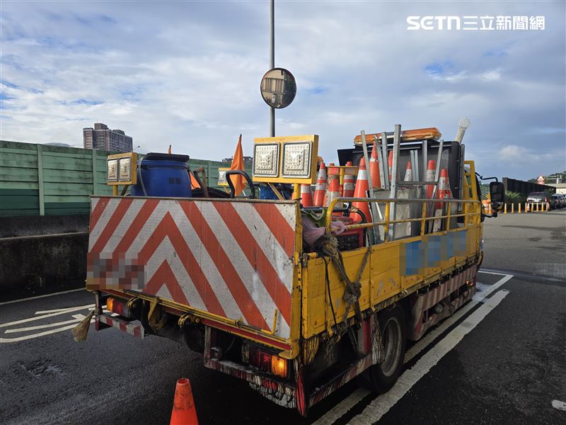 國道一號發生3車連環追撞事故。(圖/翻攝畫面)