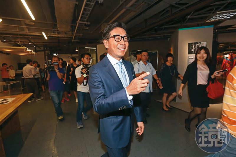 富邦集團大董蔡明忠為台灣大出手,將以最高291億元公開收購精誠