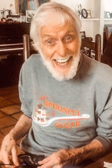迪克凡戴克(Dick Van Dyke)將於今年12月迎來101歲生日。(圖/翻攝自IG @official_dick_van_dyke)