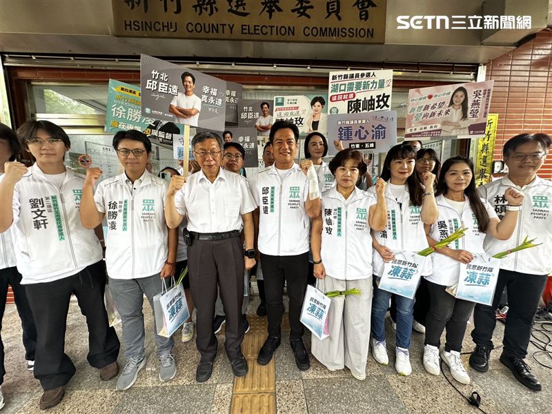 柯文哲今(2日)合體民眾黨候選人。(圖/記者羅欣怡攝影)