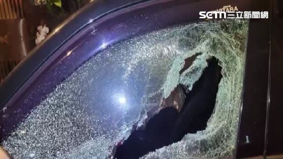 車窗破壞王！男持鋁棒+空氣槍隨機毀車