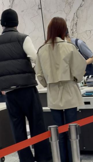 ØMI、倉科加奈被直擊一同逛超市。(圖/翻攝自FRIDAY)