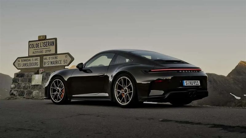 外觀選用全新Valleygreen Metallic綠色塗裝。(圖/翻攝Porsche網站)