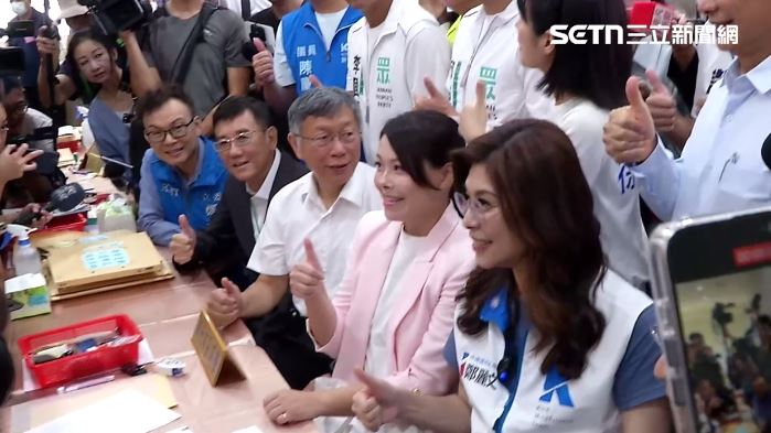 鄭麗文跟柯文哲合體,陪高虹安登記參選(圖/翻攝畫面)