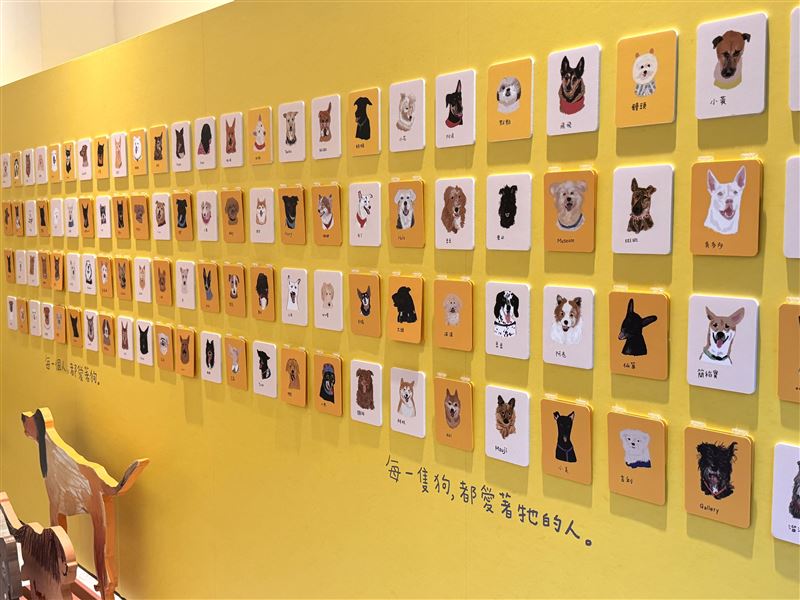 展覽透過李瑾倫溫暖細膩的筆觸,描繪100隻米克斯犬各自獨特的外型與生命故事,同時結合動物教育,成為秀泰生活推動友善商場的重要一步。(圖/品牌業者提供)