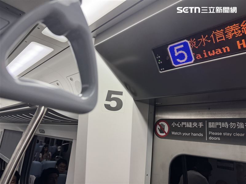 楊男搭乘台鐵區間車時被縫衣針刺傷屁股。(圖/翻攝畫面)
