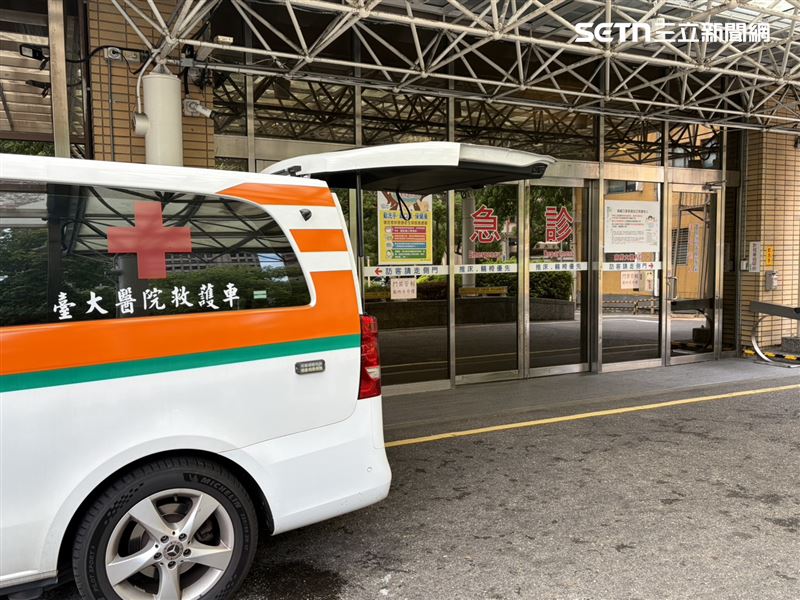台大醫院急診室門口。(圖/記者簡浩正攝影)