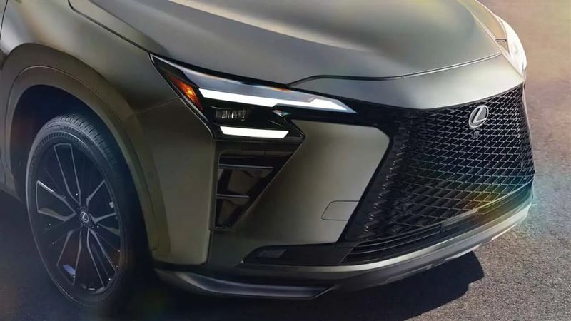 無框紡錘形水箱護罩與新頭燈。(圖/翻攝Lexus網站)