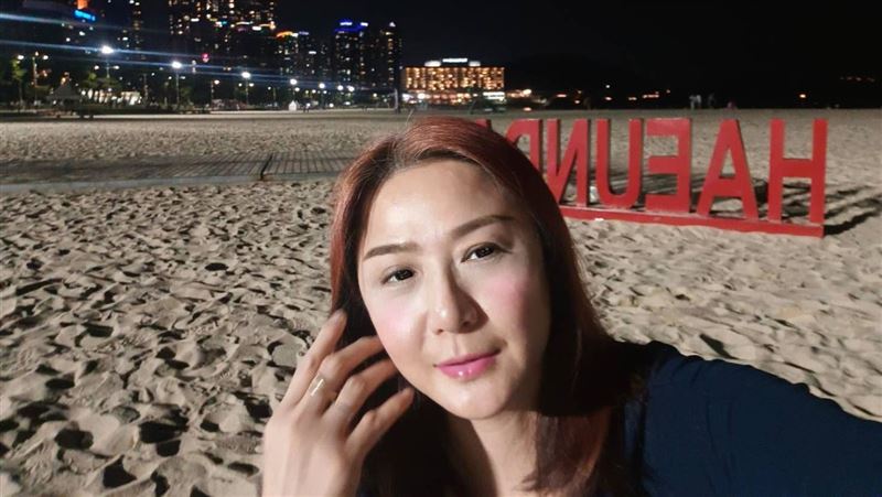帶亡夫遺物重遊釜山　女星哭曝：他一直在