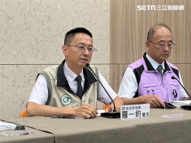 羅一鈞說明C肝感染個案。(圖/記者簡浩正攝影)