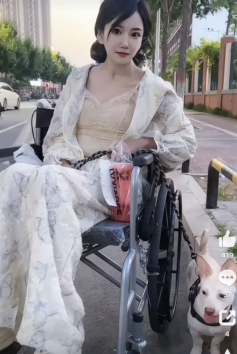芳芳癌逝。(圖/翻攝自微博)