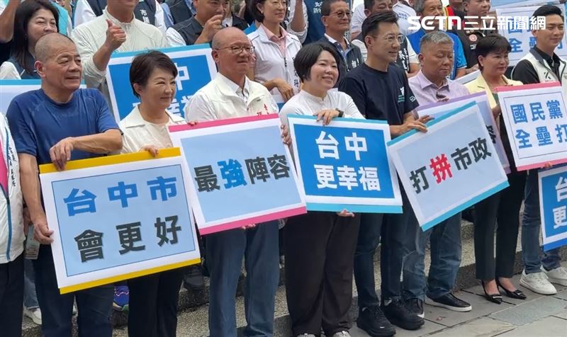 盧秀燕、江啟臣、顏清標陪同登記參選,高喊「市長、議員全壘打」。(圖/翻攝畫面)