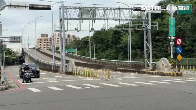 這裡不能走啊！7人「逆向跑高鐵陸橋」