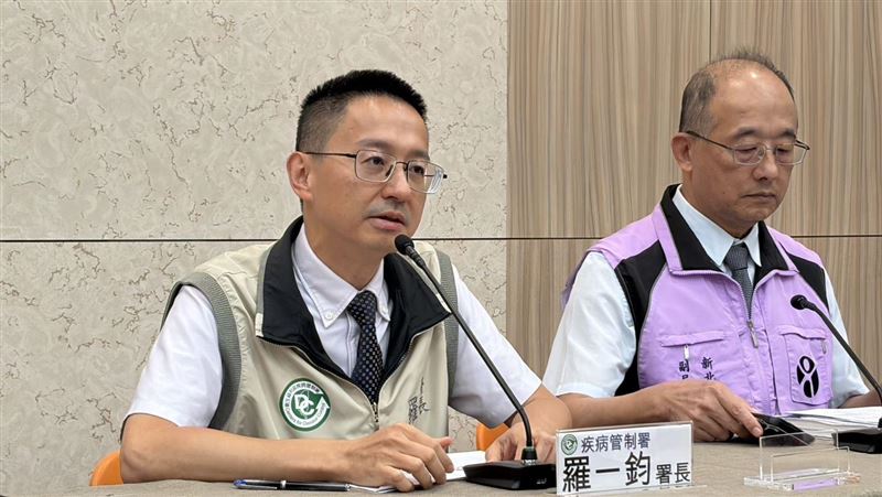 羅一鈞說明C肝感染個案。(圖/記者簡浩正攝影)