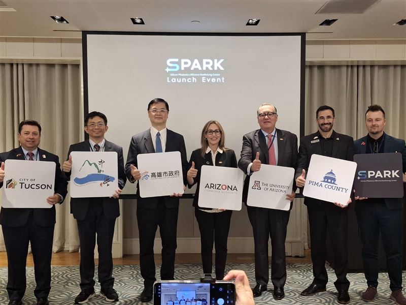 中山大學攜手美國亞利桑那大學成立「矽光子亞利桑那-高雄中心」(SPARK)。(圖/記者周佩怡攝影)