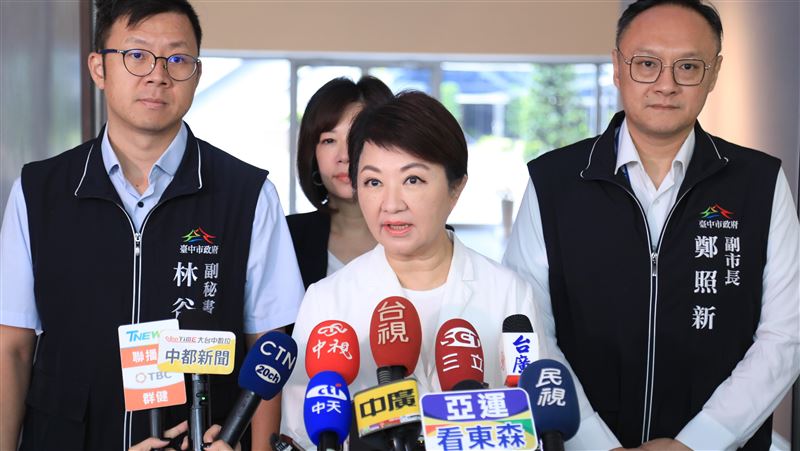 盧秀燕上班時間陪登記　中市府：已先請假