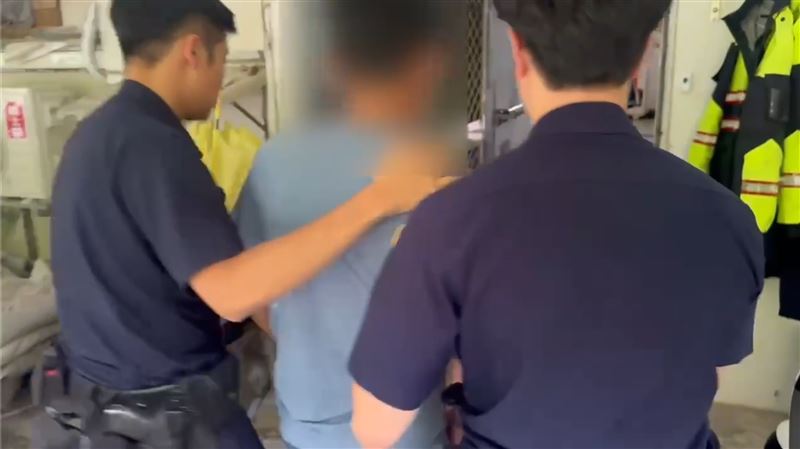 抓到人了！前科男不爽被擋抄鐵撬開車門