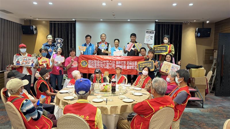 鐵路警察局花蓮分局到場,針對防詐、交通安全及廉政反貪腐進行宣。(圖/翻攝畫面)
