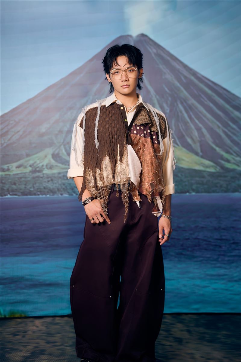 徐暐翔舉辦新專輯《愛火山的人》搶聽會。(圖/索尼音樂提供)