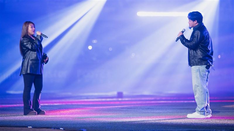 愛妻歌聲驚豔大巨蛋　李吳永勤榮幸又驕傲