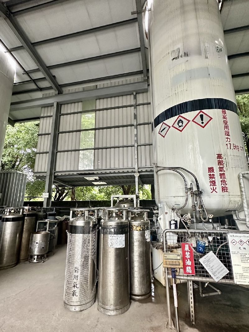 不肖業者以工業用氣體假冒醫用氧氣及食用二氧化碳,賣到多家醫療院所及餐廳,台中地檢署偵結起訴,對業者求處7年重刑。(圖/台中地檢署提供)