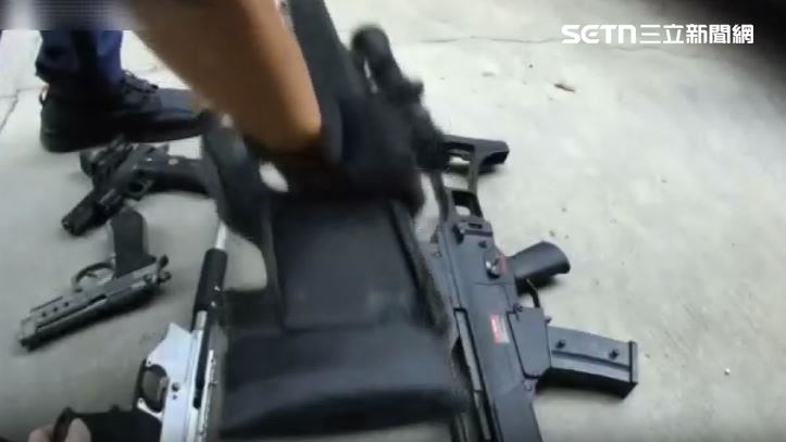 獨／停車場藏軍火庫　嫌瞎扯拿槍要打老鼠