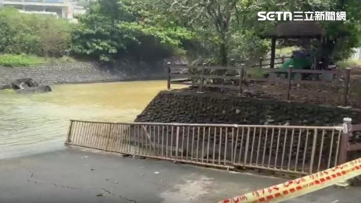 海子口漁港海水淹過路面，拉起封鎖線