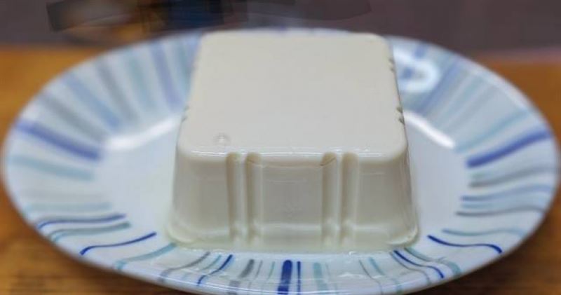 黃士維建議,無糖豆漿、嫩豆腐等植物性蛋白,質地較滑順,對於胃不好的人來說更好吸收。(示意圖/photoAC)