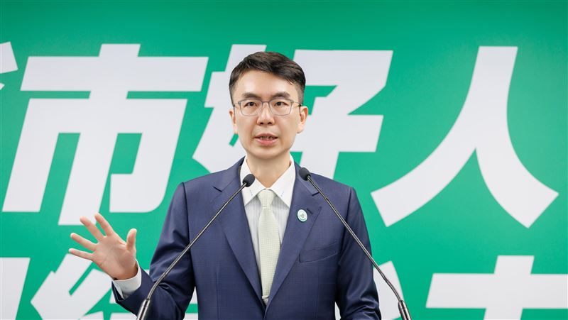 前助理爆料被丟手機　温世政深夜道歉了