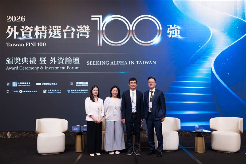 第五屆外資精選台灣100強揭曉,總市值達65兆元且高度集中AI供應鏈。外資肯定台灣半導體聚落與整鏈布局優勢,但點名中型企業需突破IR與治理門檻以爭取長期資金。(圖/董事長學會提供)