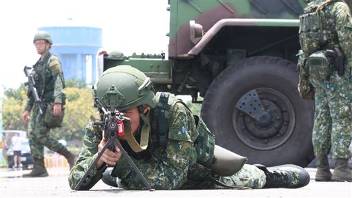 藍委質疑國軍留不住人　國防部：離退減少