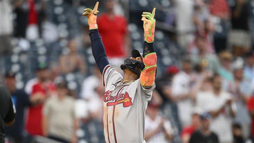 亞古納生涯200轟200盜　MLB史上最快達成