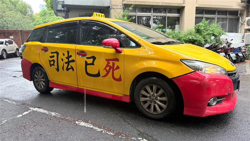 計程車衝撞北檢大門！犯案監視器畫面曝光