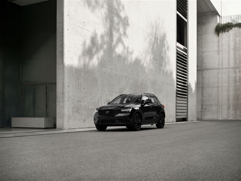 Volvo全新XC40極黑版,加碼近40萬元的黑化升級配備。(圖/Volvo提供)
