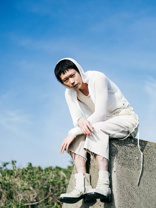 傳出人氣男星菅田將暉將飾演開槍嫌犯山上徹也。(圖/翻攝自IG)