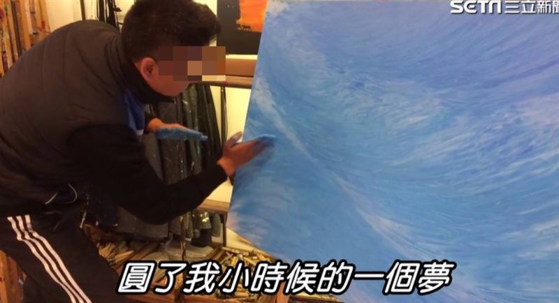 邵男曾因乘客鼓勵重拾畫筆,最後完成多幅畫作,更舉辦個人展覽,還被稱讚是「超佛心司機」,如今卻因衝動犯罪被逮。(圖/資料照)