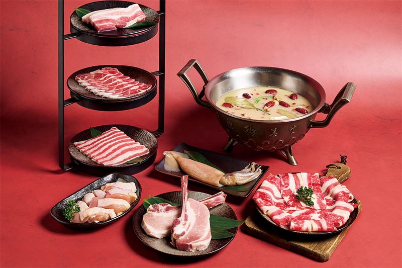 這一鍋攜手燒肉同話針對中秋團聚推出火烤雙饗禮盒。(圖/品牌業者提供)