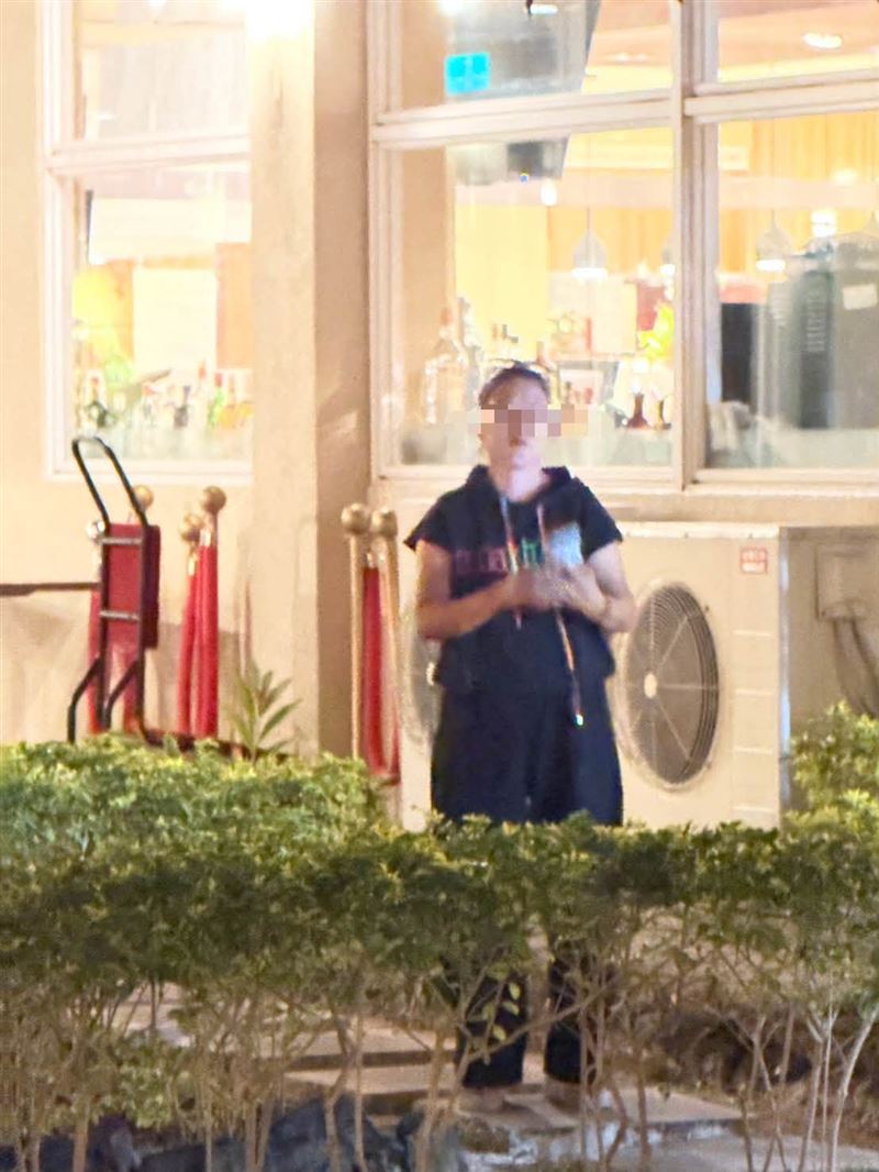 台灣與帛琉共同舉辦「台灣之夜」，場邊卻出現操著中國口音的不明人士拍照記錄（圖／翻攝自國際青年大使協會臉書）