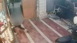 丟汽油彈攻擊茶行再砸銀樓　警跨縣市逮人