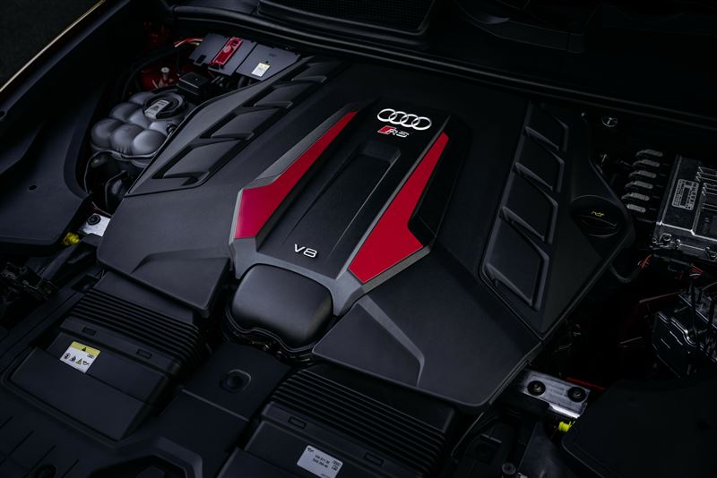 採用4.0升V8雙渦輪引擎，直接榨出640 PS與850 Nm。（圖／Audi提供）