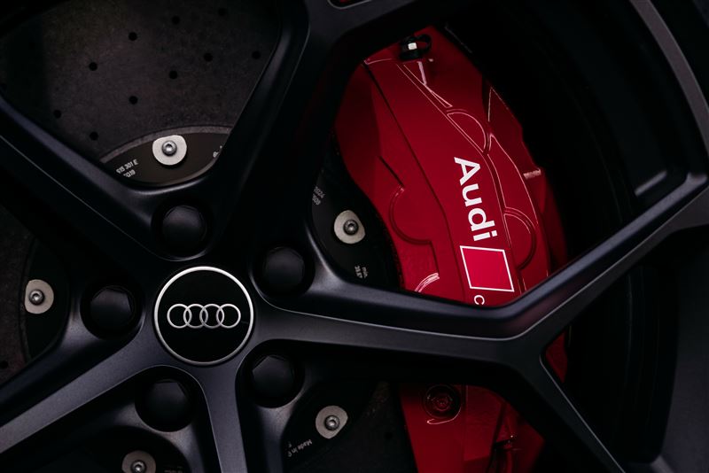23吋Audi Sport鍛造鋁圈與紅色卡鉗。（圖／Audi提供）