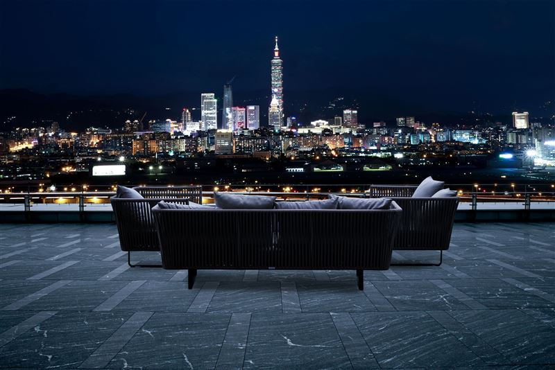台北萬豪INGE’S Bar&Grill高空夜景。(圖/飯店旅宿業者提供)