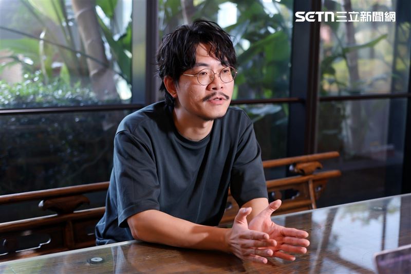 張晁毓是天王天后御用的音樂人,除了是專業演唱會樂手,也是編曲、製作人。(圖/記者鄭孟晃攝影)