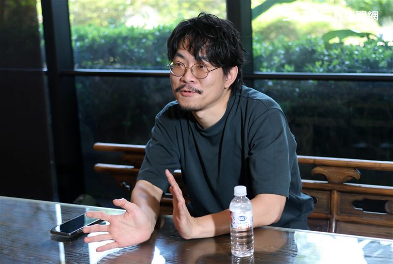 張晁毓是天王天后御用的音樂人,除了是專業演唱會樂手,也是編曲、製作人。(圖/記者鄭孟晃攝影)