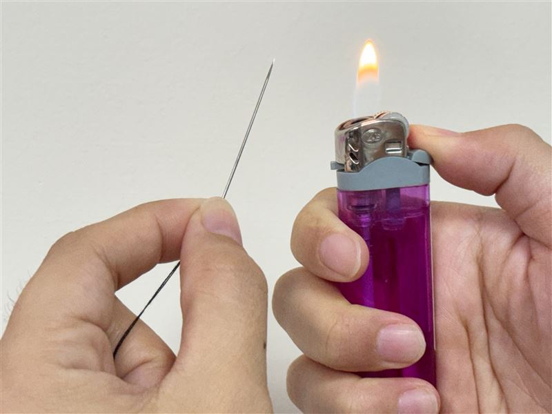 醫師表示拿針戳疔瘡等於把細菌「向下加壓」灌進深處筋膜層,讓感染更加嚴重。(圖/李綜合醫院提供)