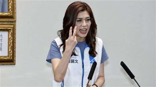 鄭麗文主持國民黨中常會（1）國民黨主席鄭麗文（圖）2日在台北主持中常會時表示，她以個人名義向20家庇護工場下單9780盒中秋禮盒，總數是新台幣402萬元。中央社記者張皓安攝　115年9月2日