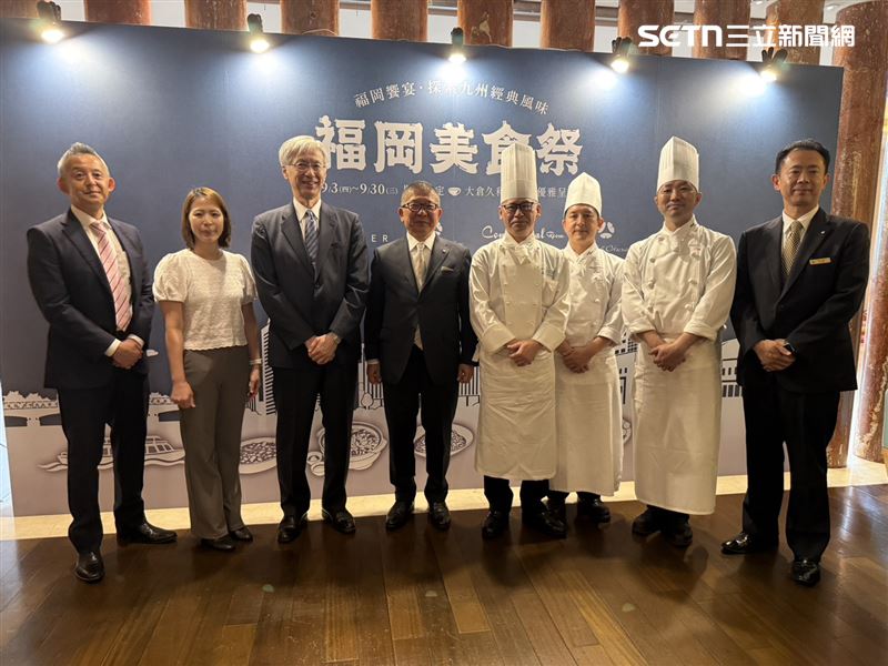 福岡大倉飯店社長杉山良太率領總料理長西本裕治等廚師團隊來台客座。(圖/記者李育道攝影)