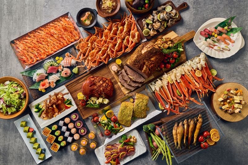 圓山大飯店匯集多國料理的松鶴餐廳Buffet,從晨間早餐到豐盛晚宴,讓旅客無需遠求即可輕鬆品嚐五星級佳餚。(圖/飯店旅宿業者提供)